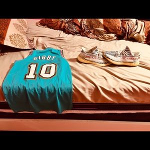 Zebra Yeezys10.5 mens 8/10 condition Mike Bibby jersey 9/10 condition mens small